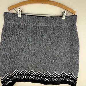 LOFT Gray and Black Patterned Sweater Skirt